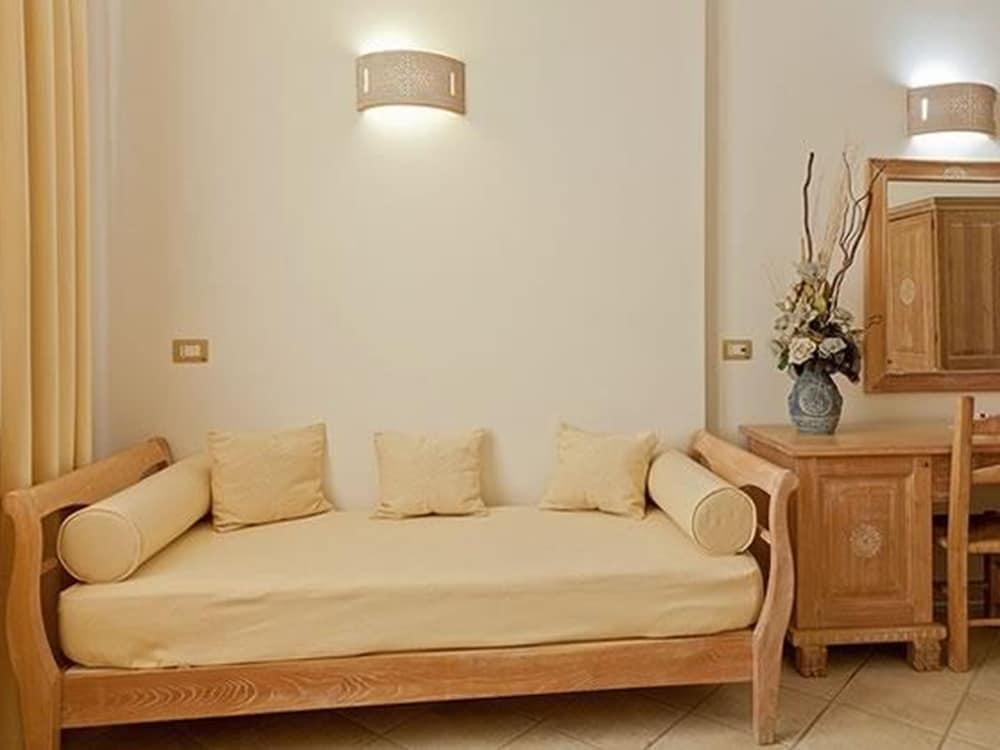 Hotel Libyssonis Porto Torres Exterior photo